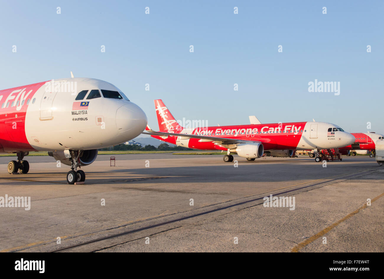 Air Asia Airbus A320 su asfalto presso l'Aeroporto Internazionale di Kuala Lumpur 2 (KLIA2) Foto Stock