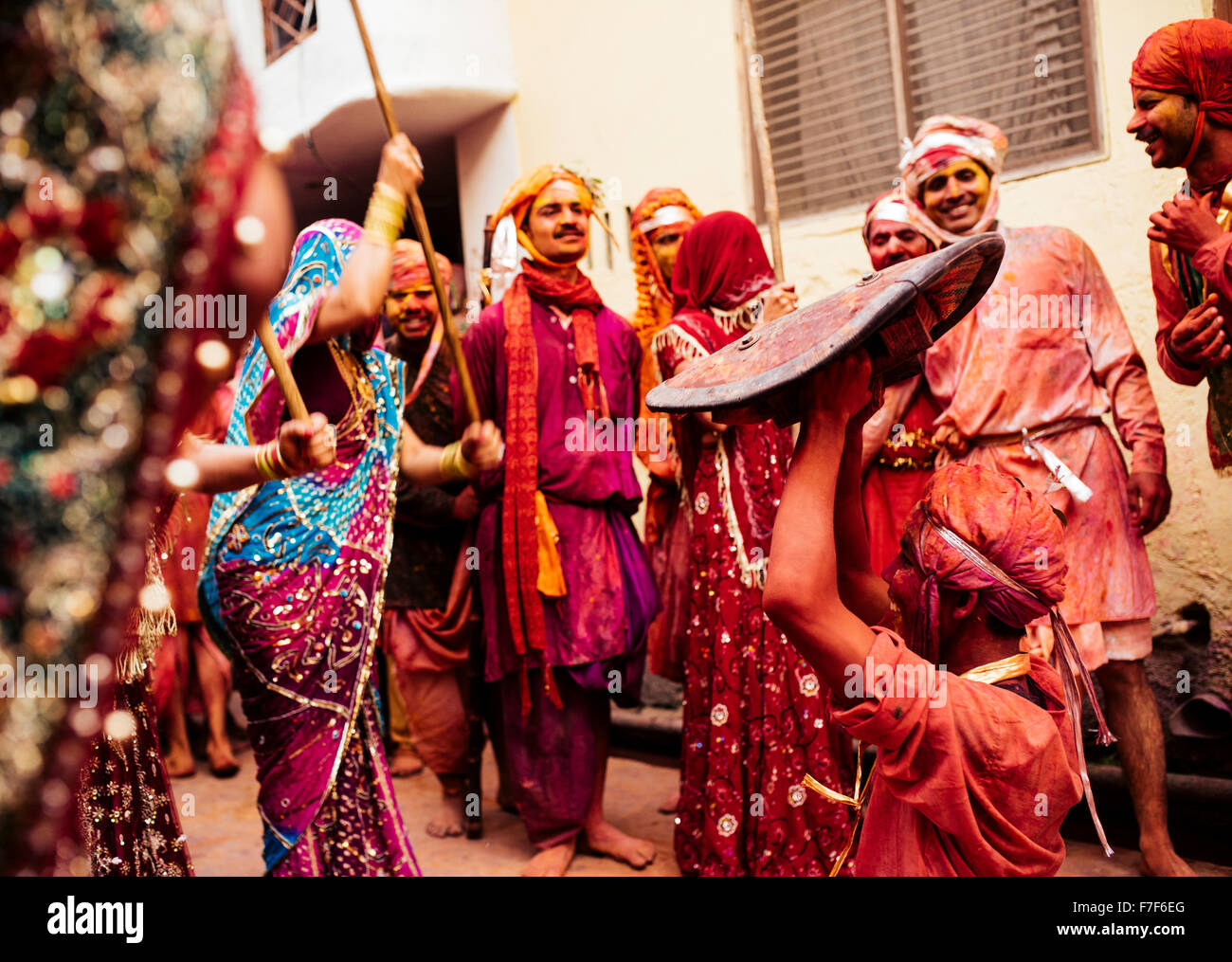 Lathmar Holi Celebrazioni in Nand Tempio Rae, Nandagaon, Braj, Uttar Pradesh, India Foto Stock