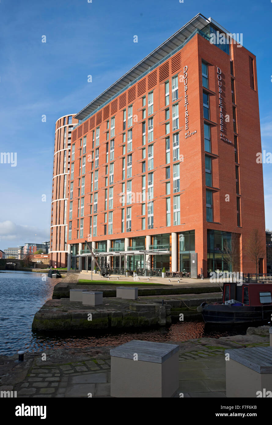 Esterno dell'hotel Doubletree by Hilton Granary Wharf Leeds West Yorkshire Inghilterra Regno Unito Gran Bretagna Foto Stock