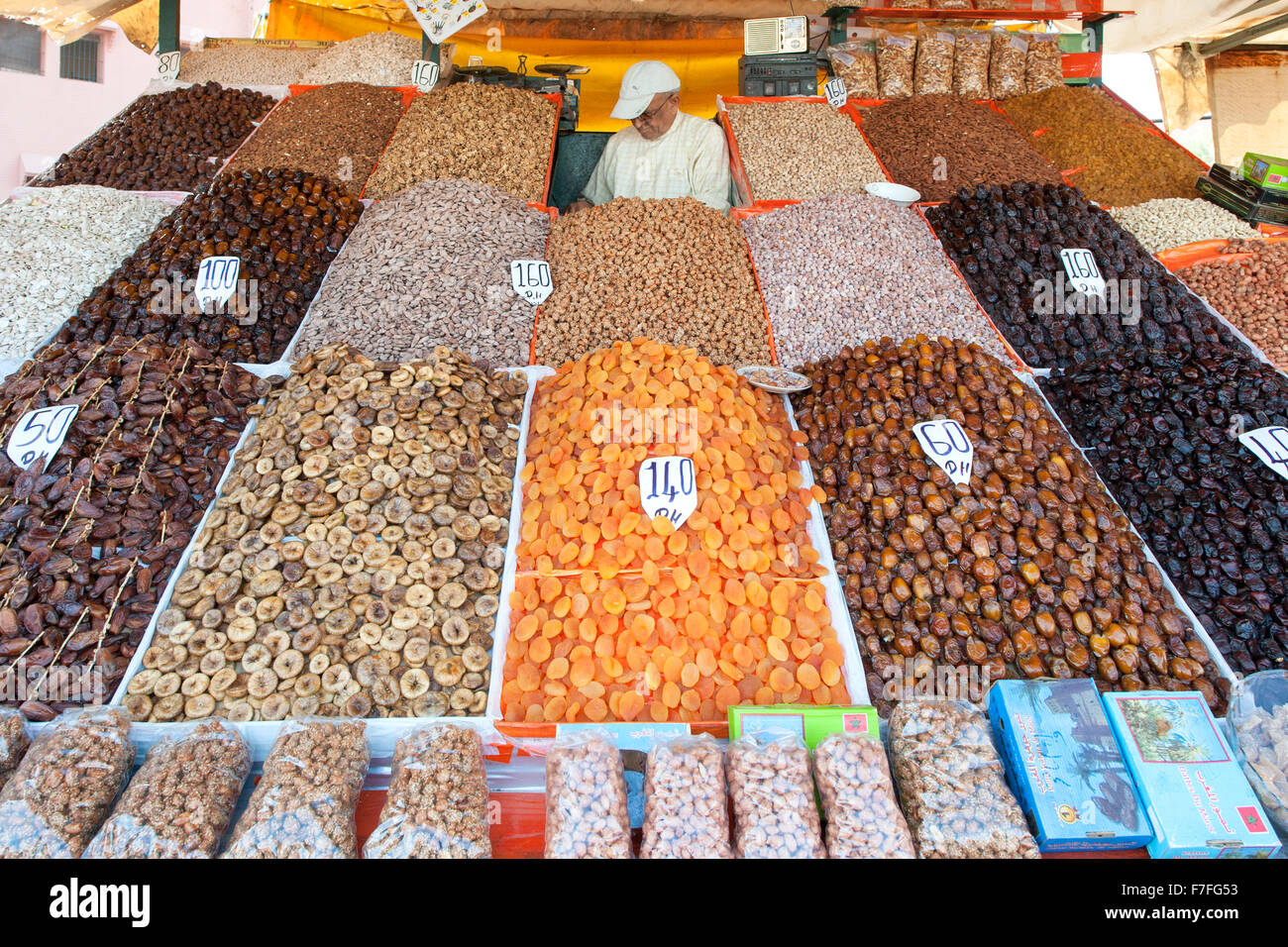 Frutta secca e noci in vendita a Marrakech, Marocco. Foto Stock