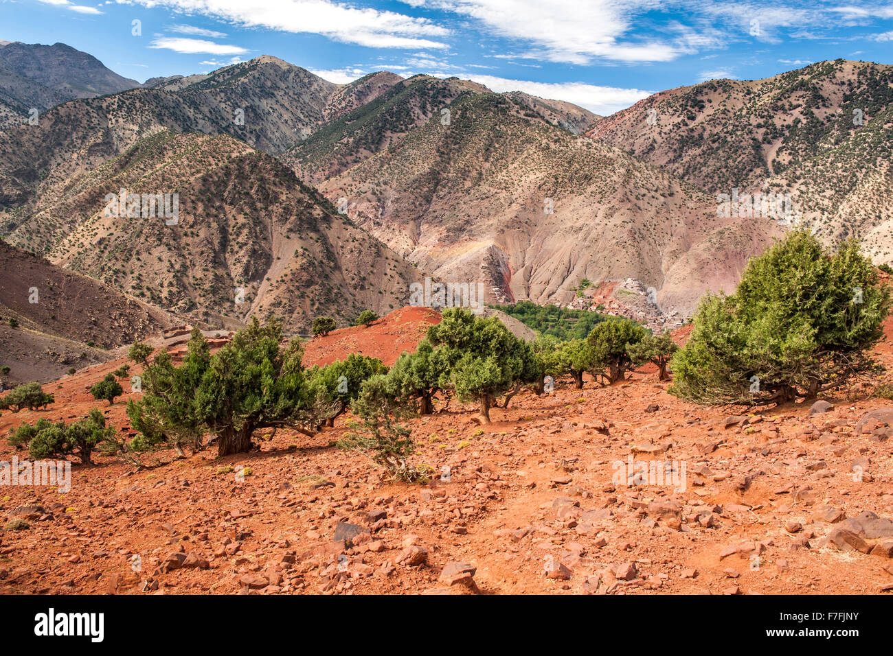 Paesaggio paesaggio e il villaggio di Ait Aissa vicino a Imlil nel montagne vicino in Marocco. Foto Stock