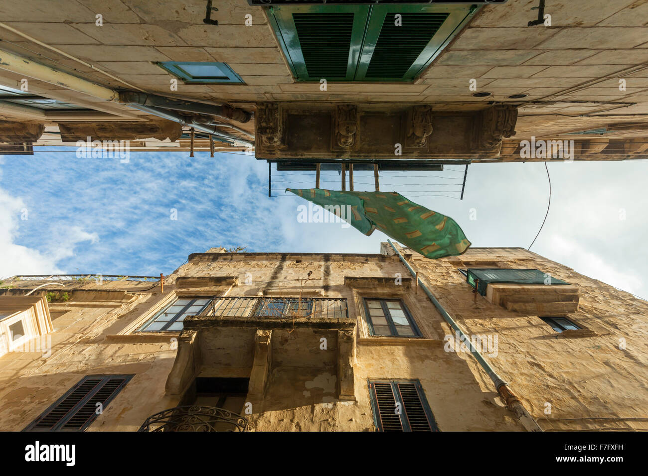 La ricerca di una strada stretta in L-Isla (Senglea), Malta. Foto Stock