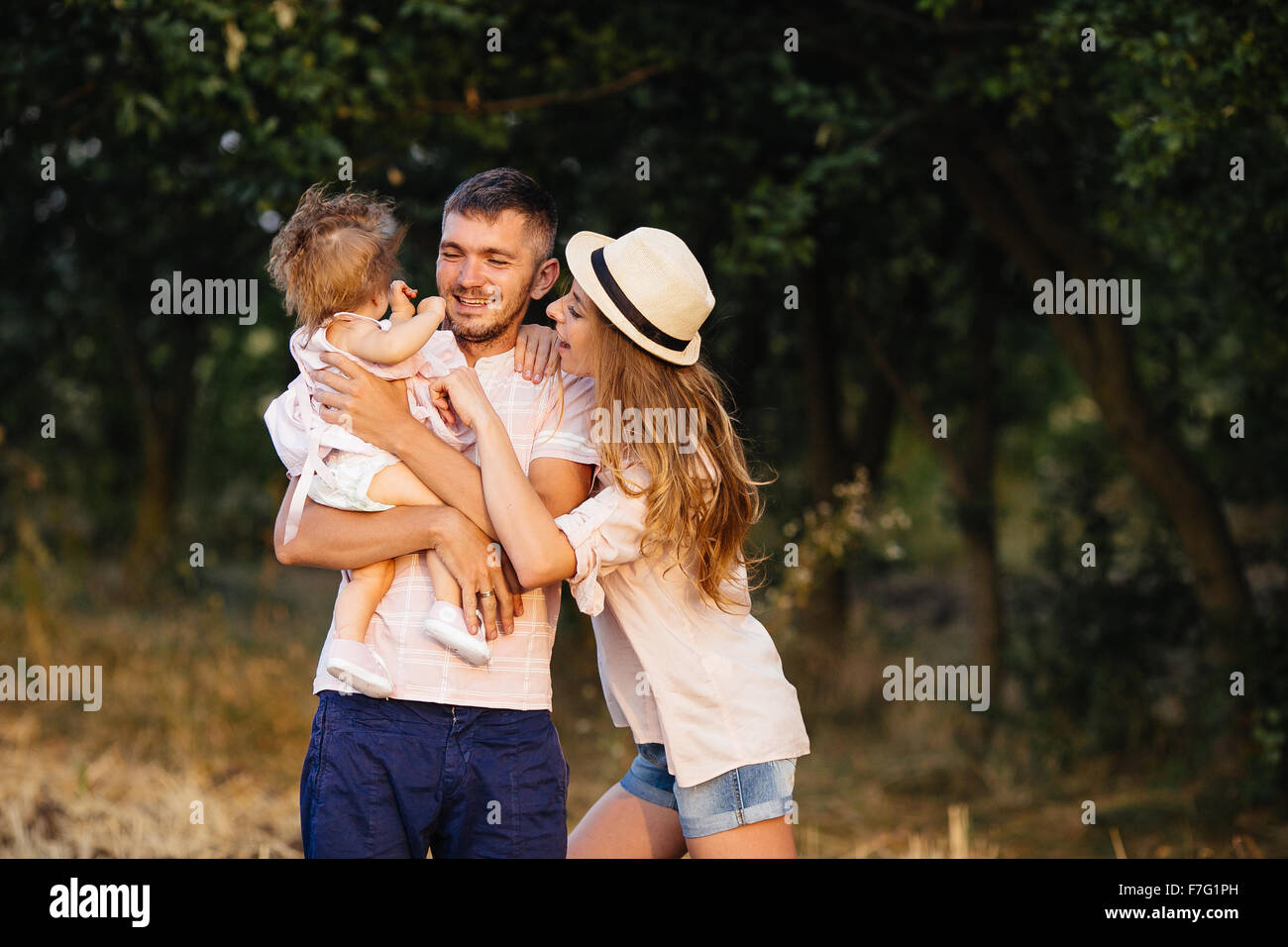 Padre, madre e figlia nel parco Foto Stock