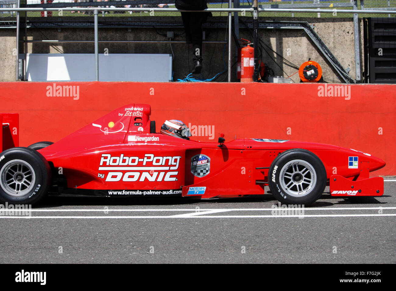 Red racing car contro uno sfondo rosso Foto Stock