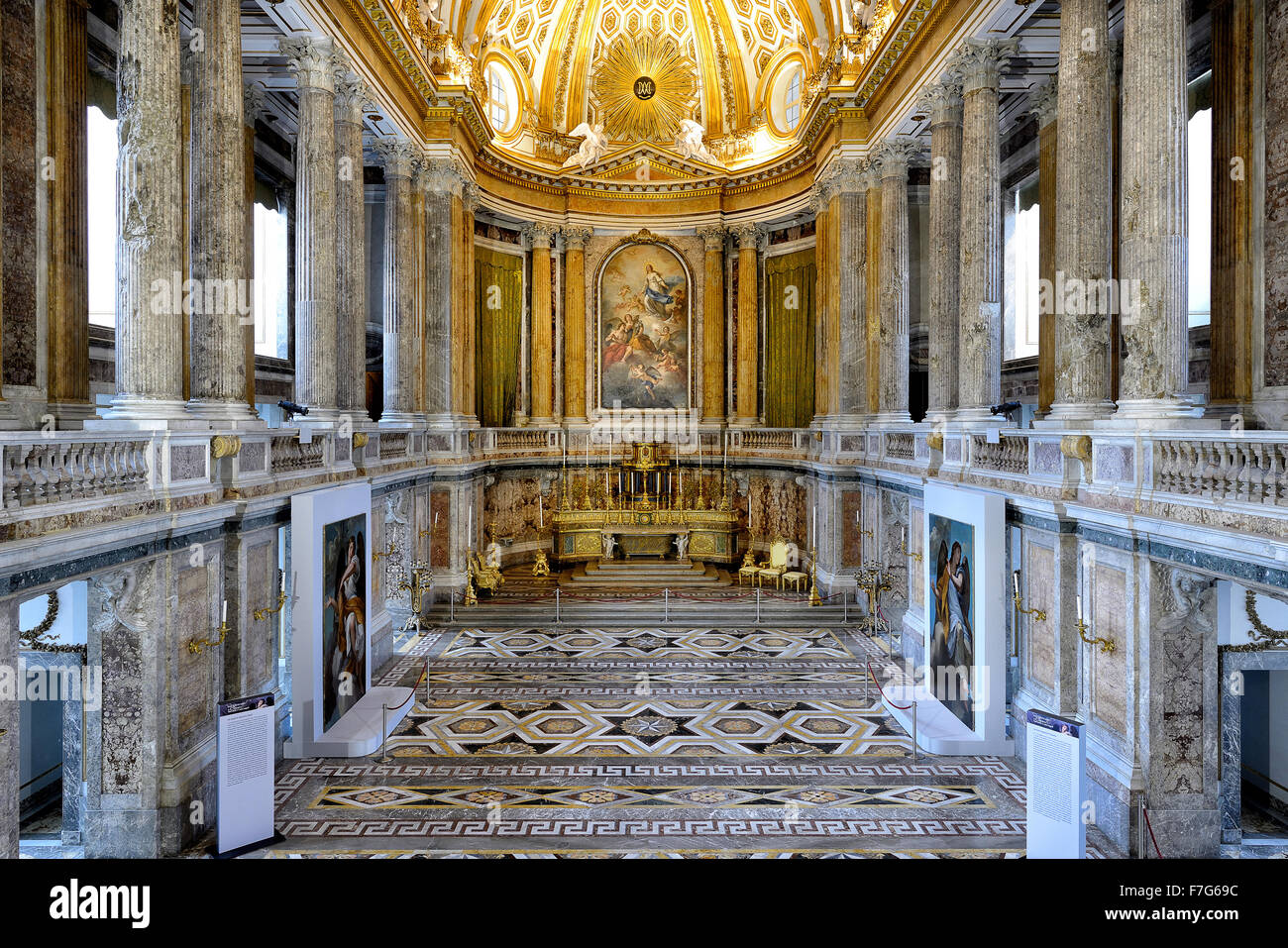 Italia Campania Palazzo Reale di Caserta ( Reggia ) la cappella palatina  Foto stock - Alamy