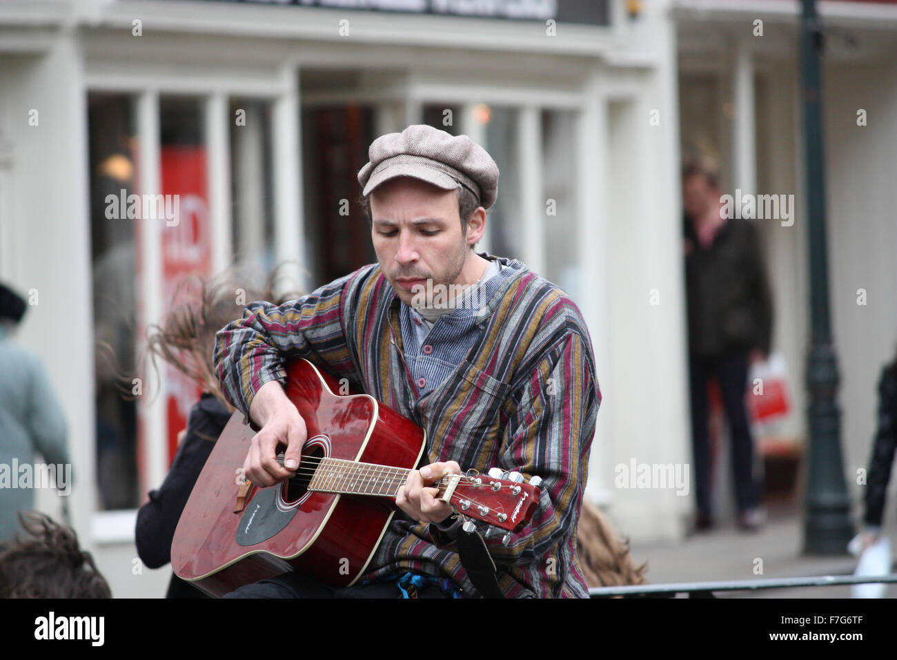 Un suonatore ambulante di eseguire in Canterbury Foto Stock