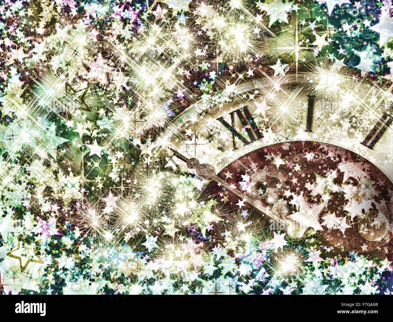 Alla vigilia del nuovo anno.orologio su stelle brillanti dello sfondo. Foto Stock