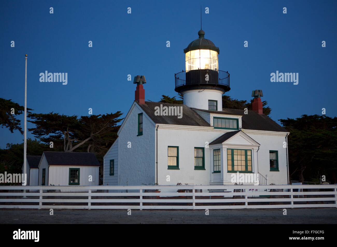 Point Pinos lighthouse in Pacific Grove, California, di sera Foto Stock