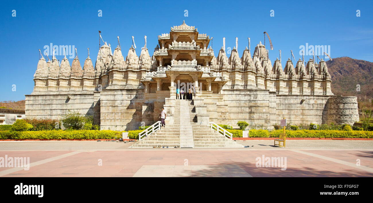 Ingresso principale al tempio Jain, Ranakpur, Rajasthan, India Foto Stock