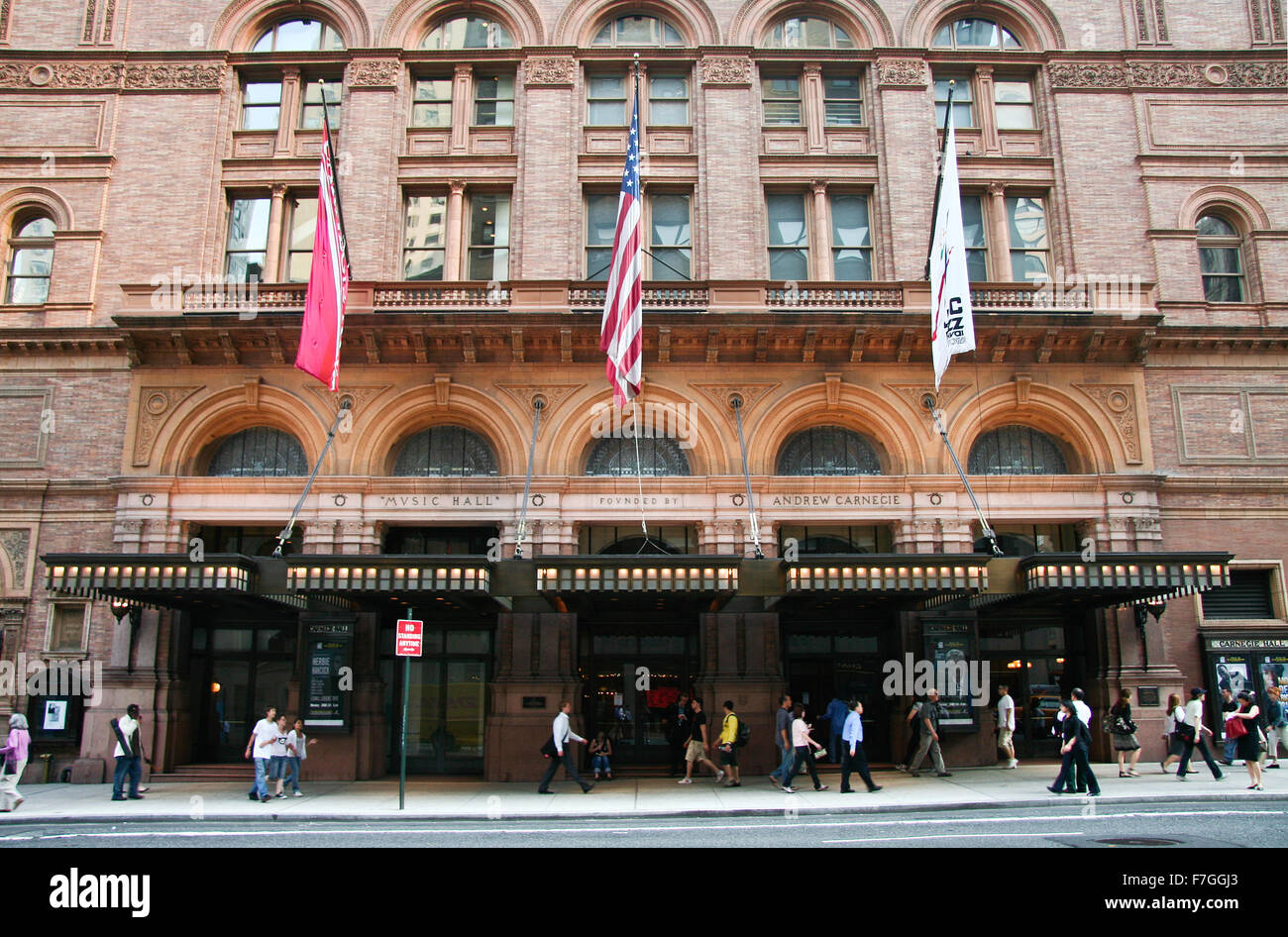 NEW YORK - 24 giugno: Carnegie Hall, colpo di facciata. Il 24 giugno 2008, NY, STATI UNITI D'AMERICA. Home della New York Philharmonic Orchestra, a 5 Foto Stock