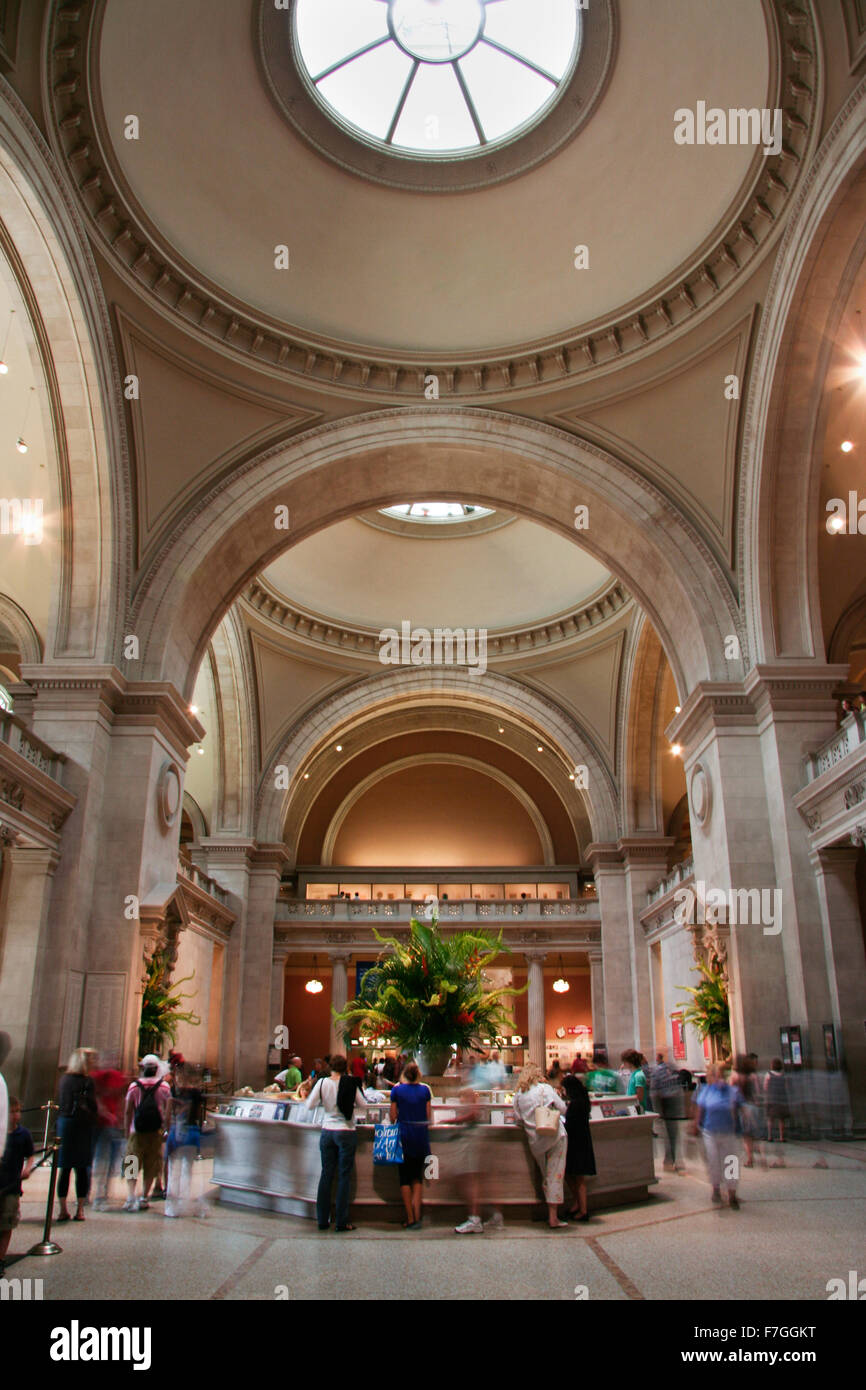 NEW YORK CITY - Jun 26: Metropolitan Museum of Art hall, uno dei più grandi musei del mondo Giugno 26, 2008 a New Foto Stock