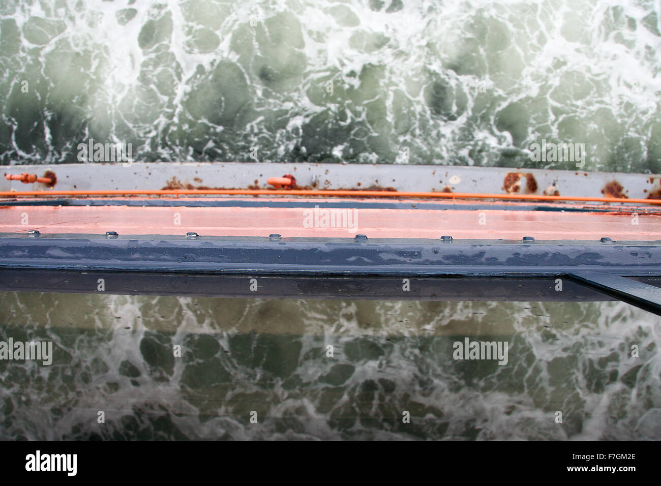 Riflessi di acqua a bordo di Staten Island Ferry Foto Stock