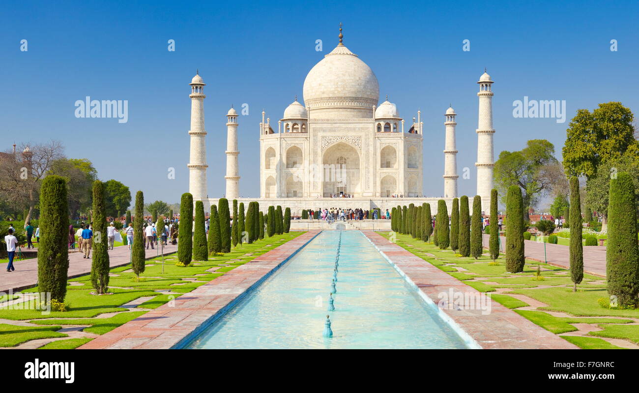 Taj Mahal vista frontale, Agra, Uttar Pradesh, India Foto Stock