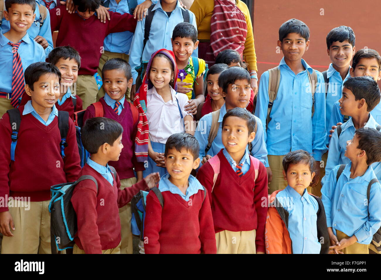 Un gruppo di giovani in India i bambini a scuola, Agra, India Foto Stock