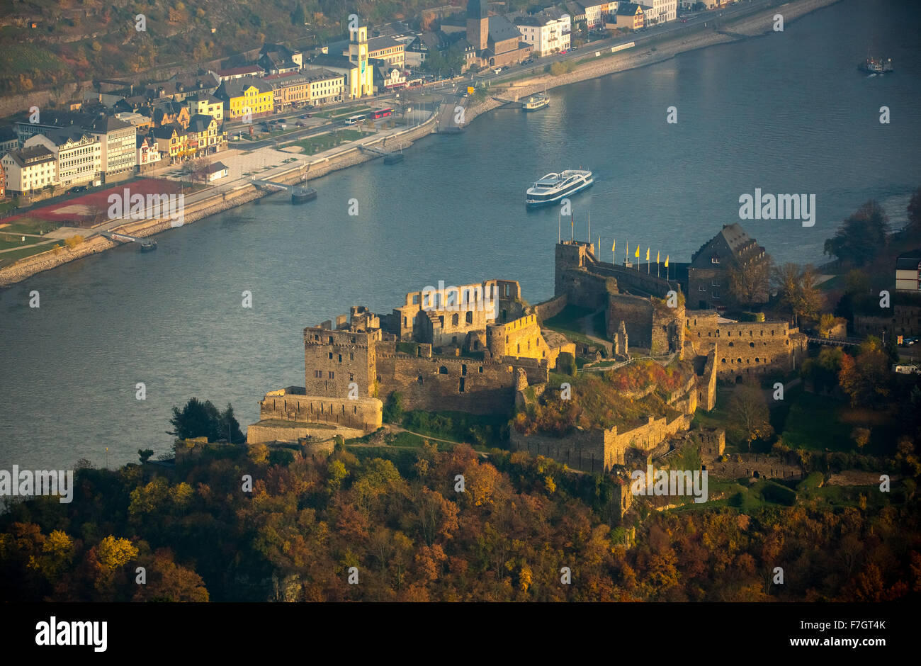 Burg Rheinfels St. Goar, con escursione in barca, Rhein, Valle del Reno, Sankt Goar, Renania-Palatinato, Germania, Europa, antenna Foto Stock