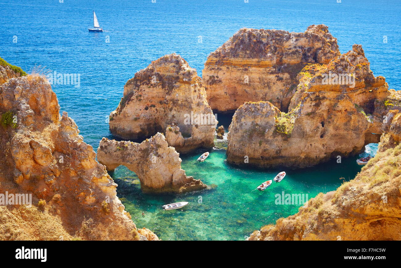 Costa Algarve Ponta da Piedade vicino a Lagos, Algarve, PORTOGALLO Foto Stock