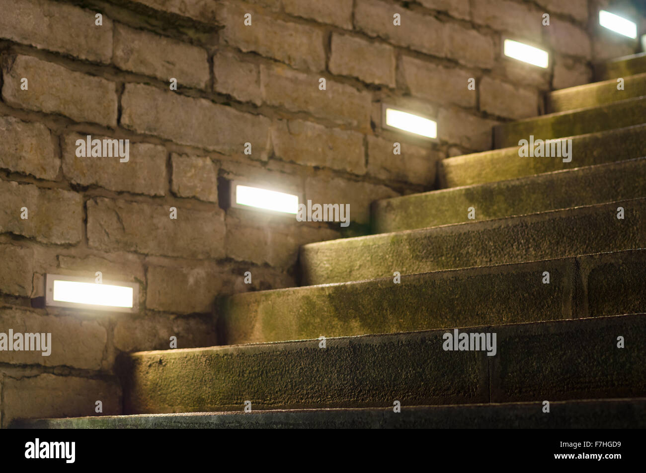 Scala esterna illuminato con incorporato di luci moderno Foto Stock