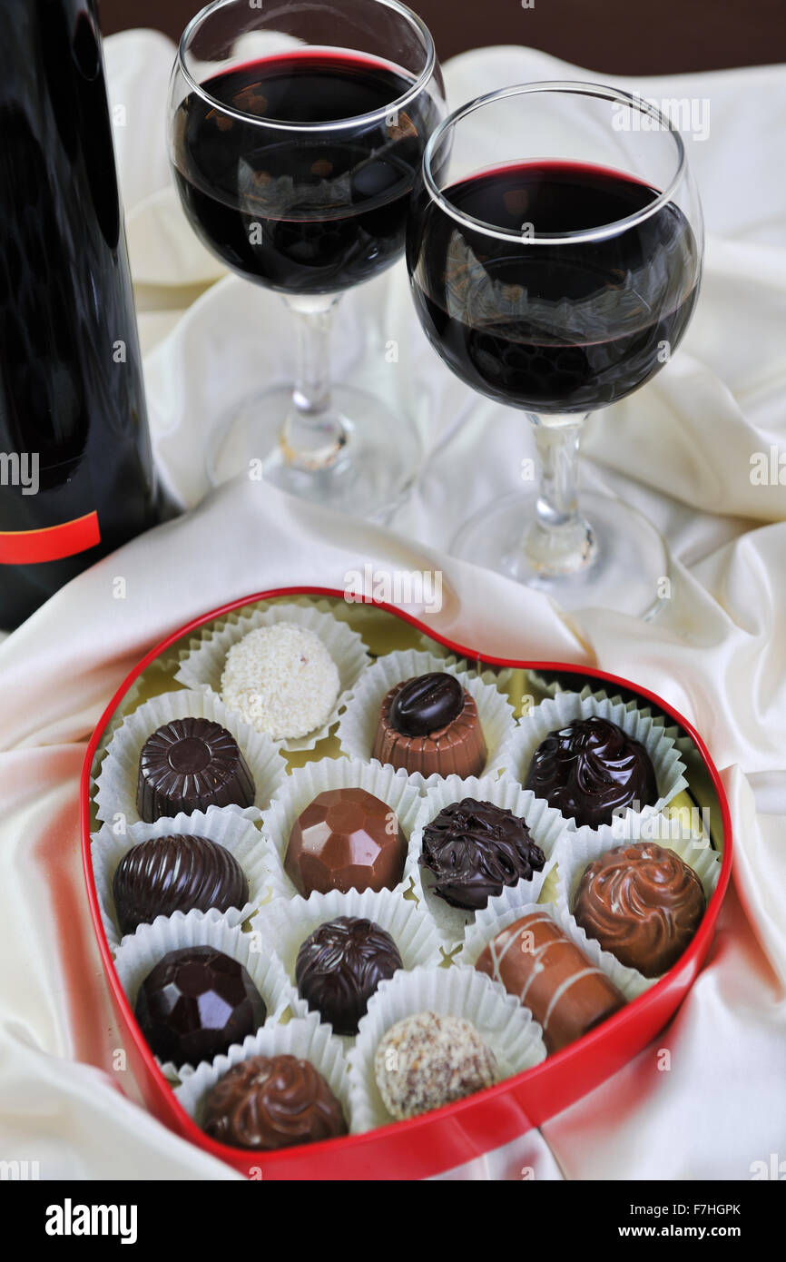 Vite di cioccolato e pralina decorazione closeup Foto Stock
