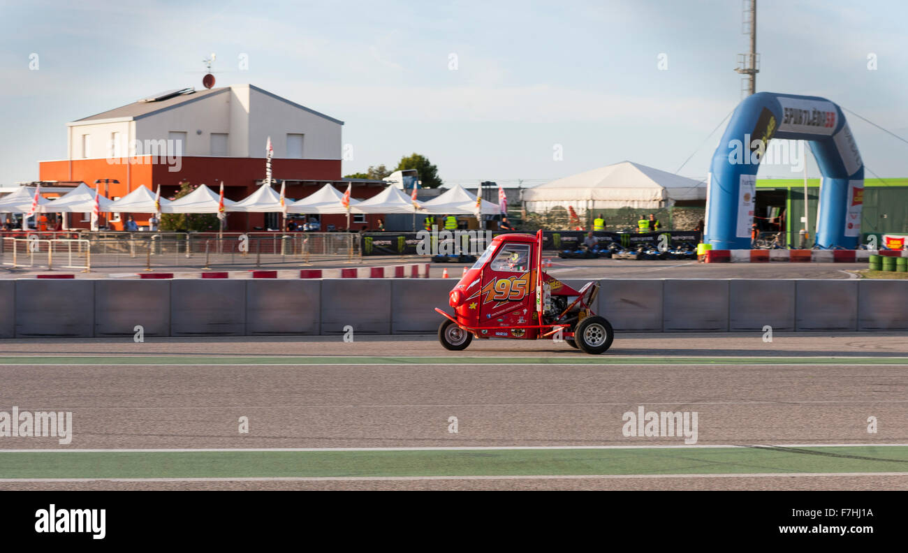 Go kart in pista a Misano World MotoGP circuito, Italia. Pre-gara eventi. Foto Stock