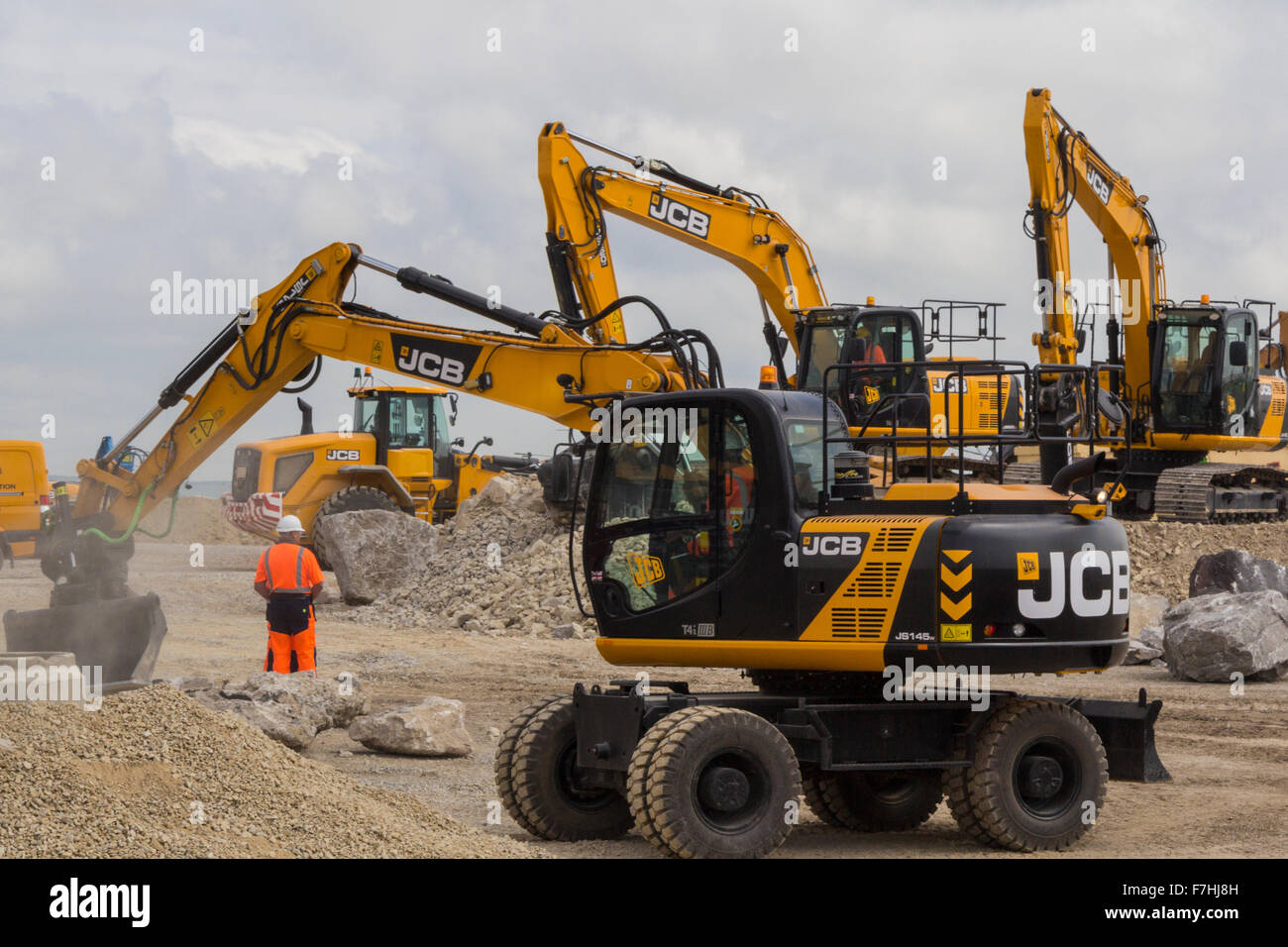 JCB escavatori e pale caricatrici su dimostrazione a Hillhead cave di riciclaggio e costruzione exhibition 2014 Foto Stock