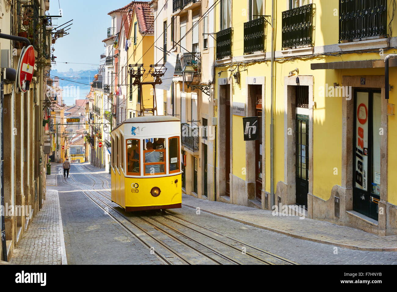 Tram di Lisbona, "Elevador da Bica' Portogallo Foto Stock