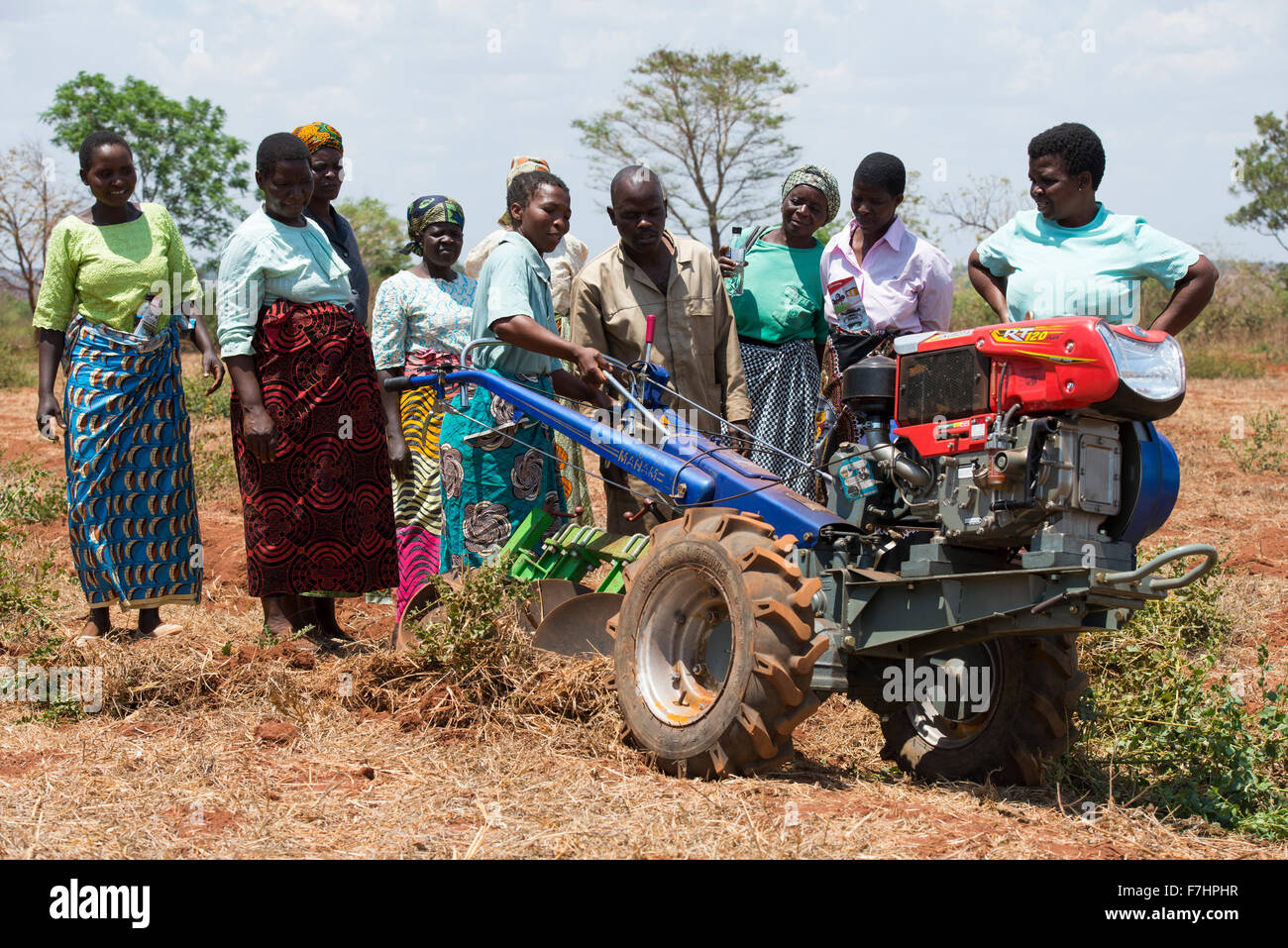 Il Malawi, Lilongwe, lato trattore della formazione per le donne della piccola scala agricoltore Foto Stock