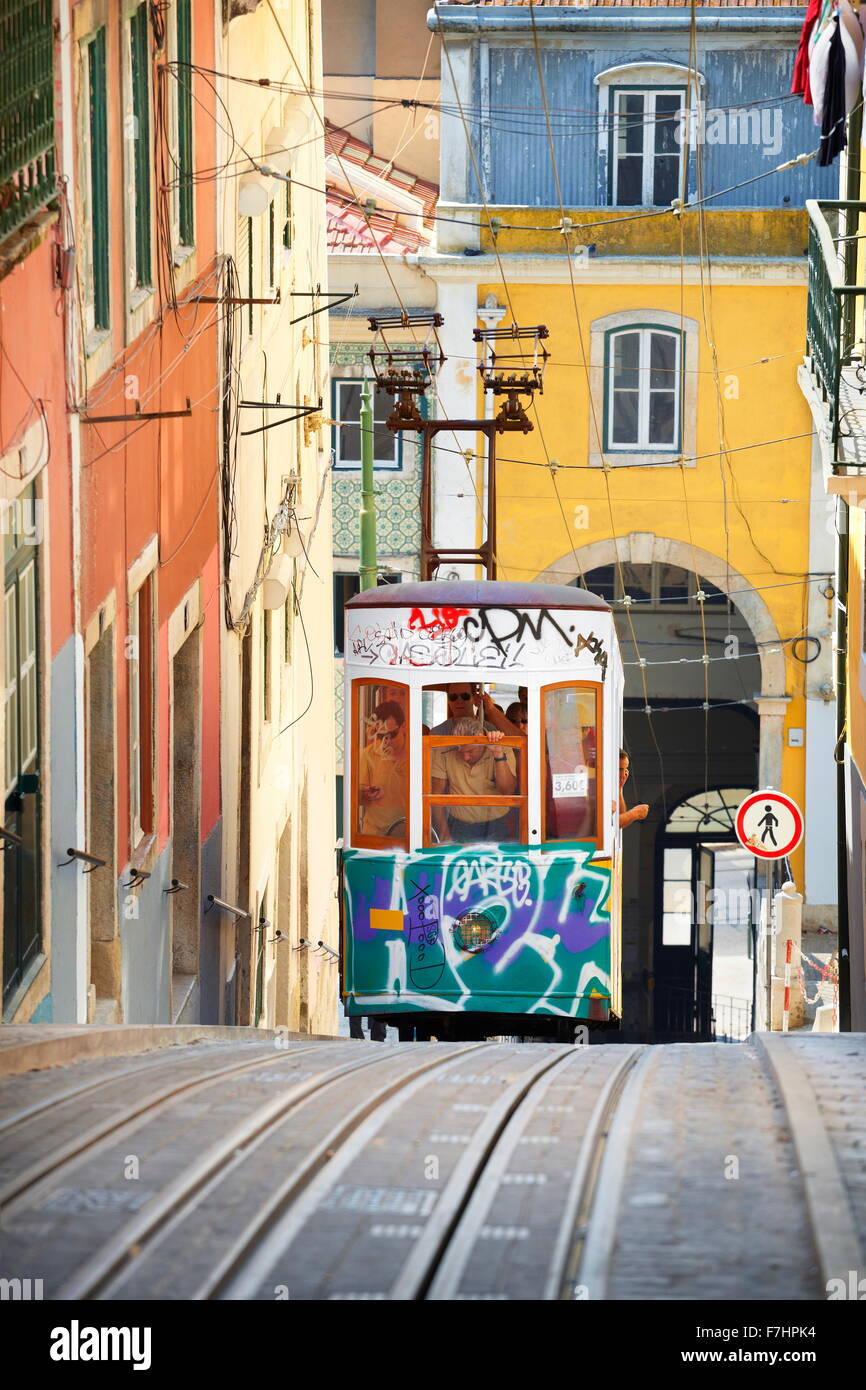 Tram di Lisbona, "Elevador da Bica' Portogallo Foto Stock