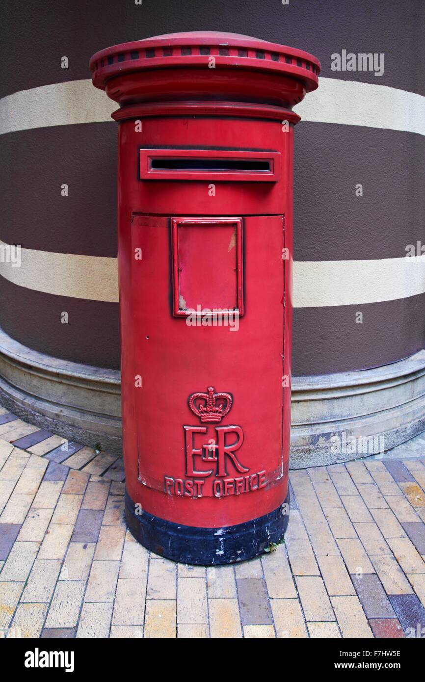Replica rosso ERII post box mercato Occidentale di Hong Kong Royal insegne Foto Stock