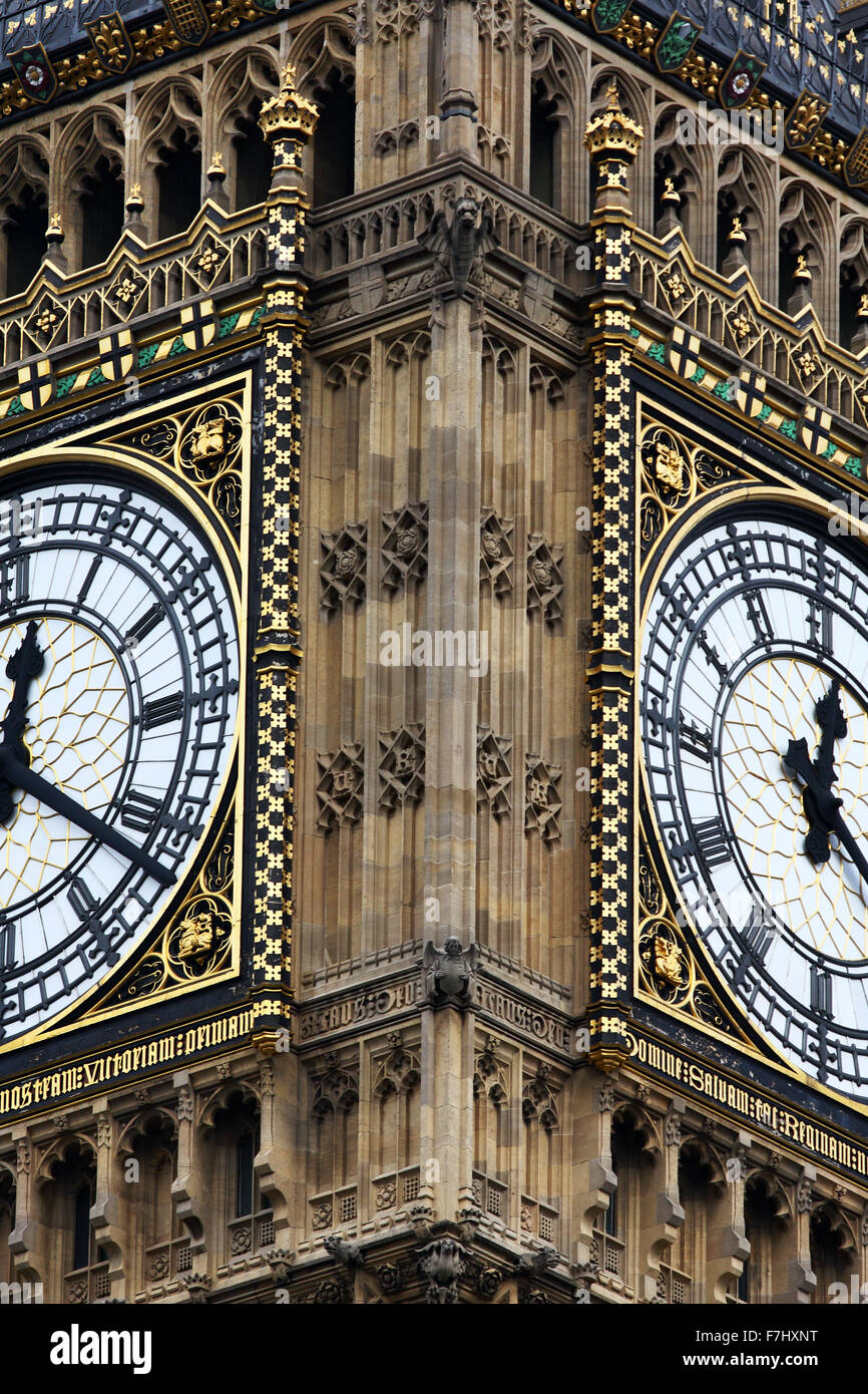Una vista della sede del parlamento di Westminster a Londra, Inghilterra. Foto Stock