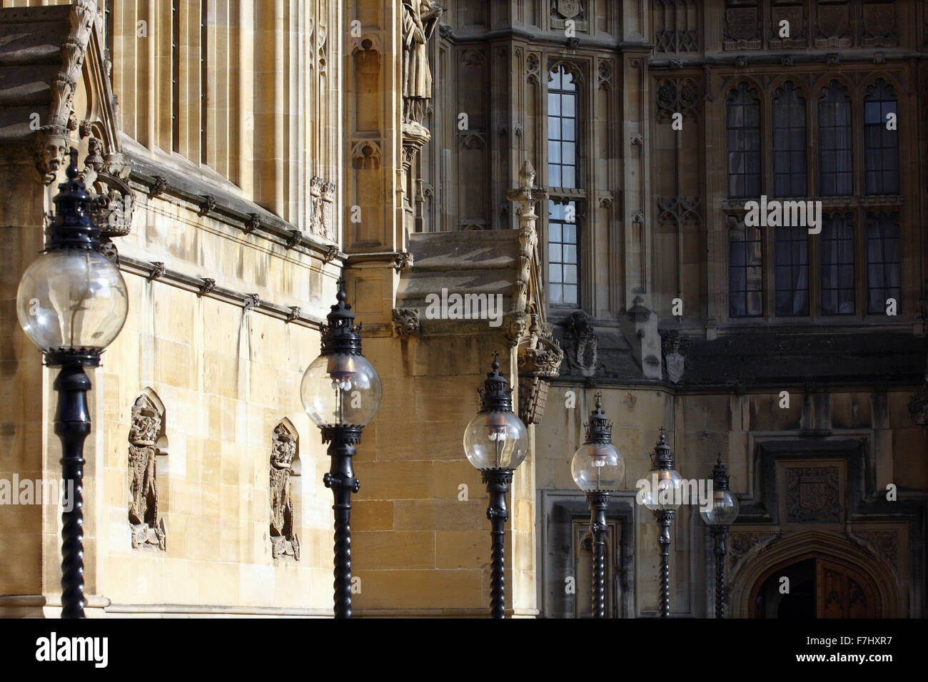 Una vista della sede del parlamento di Westminster a Londra, Inghilterra. Foto Stock