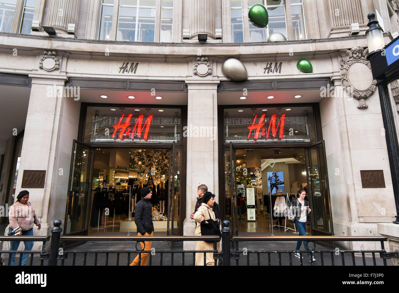 H&m negozio di abbigliamento in London, England, Regno Unito Foto stock -  Alamy