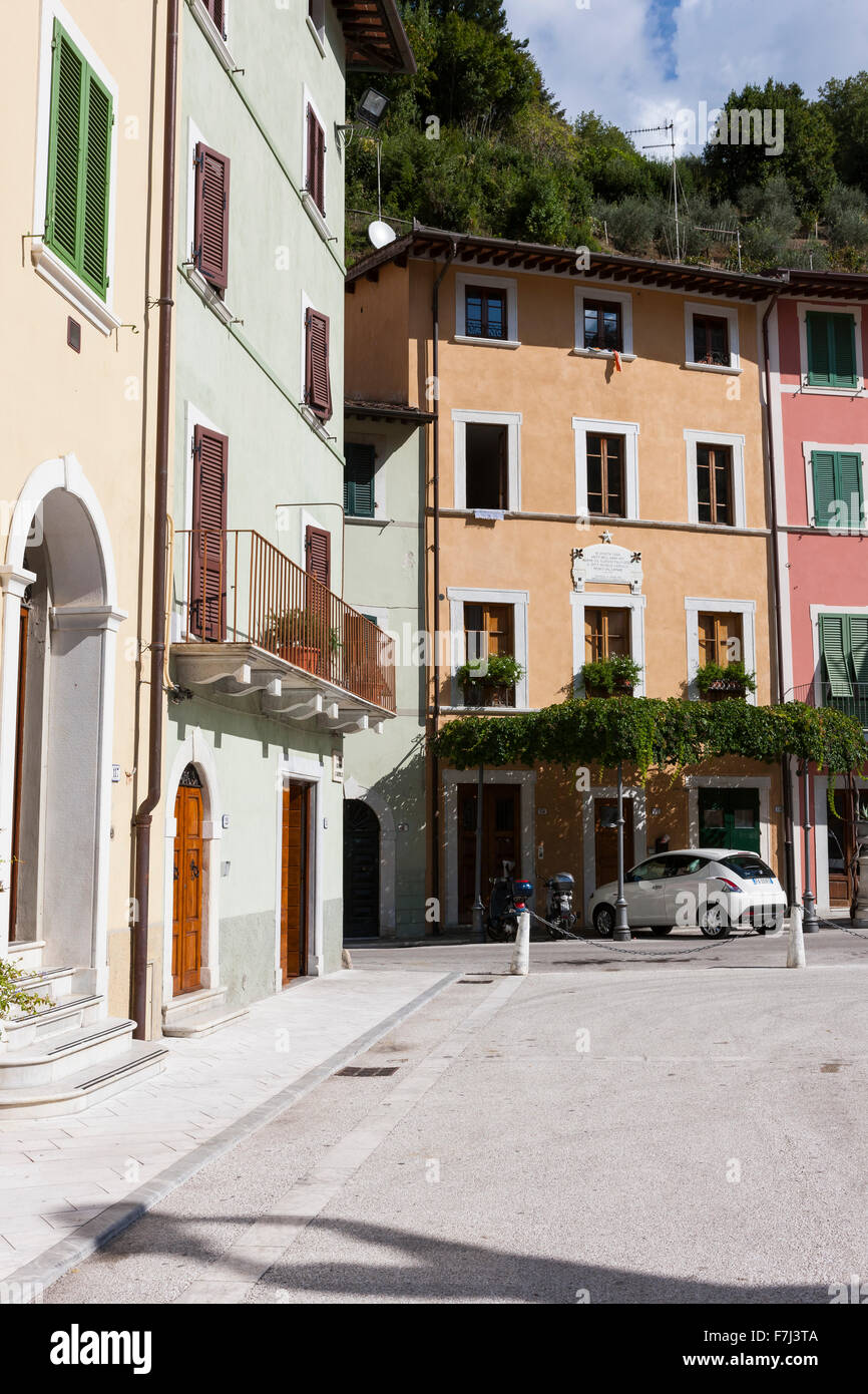 Architettura locale, Piazza Giosuè Carducci, 70, 55047 Piazza Seravezza, Toscana, Italia. Foto Stock