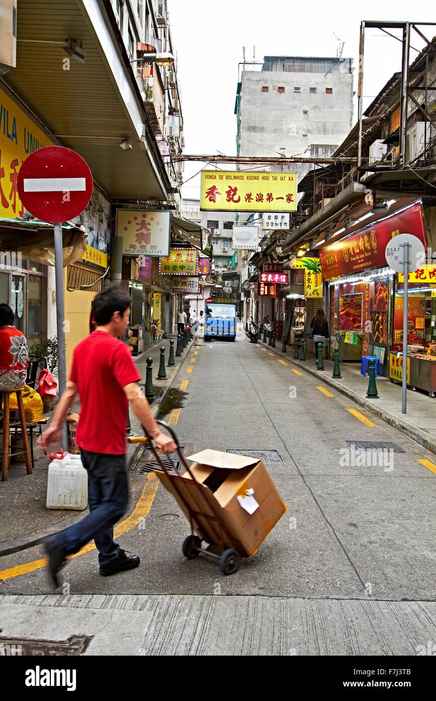 Macao Cina Street Scape vecchio e nuovo Macao Cina Street Scape vecchie e nuove vie di Portoghese e influenze cinesi a Macao Foto Stock