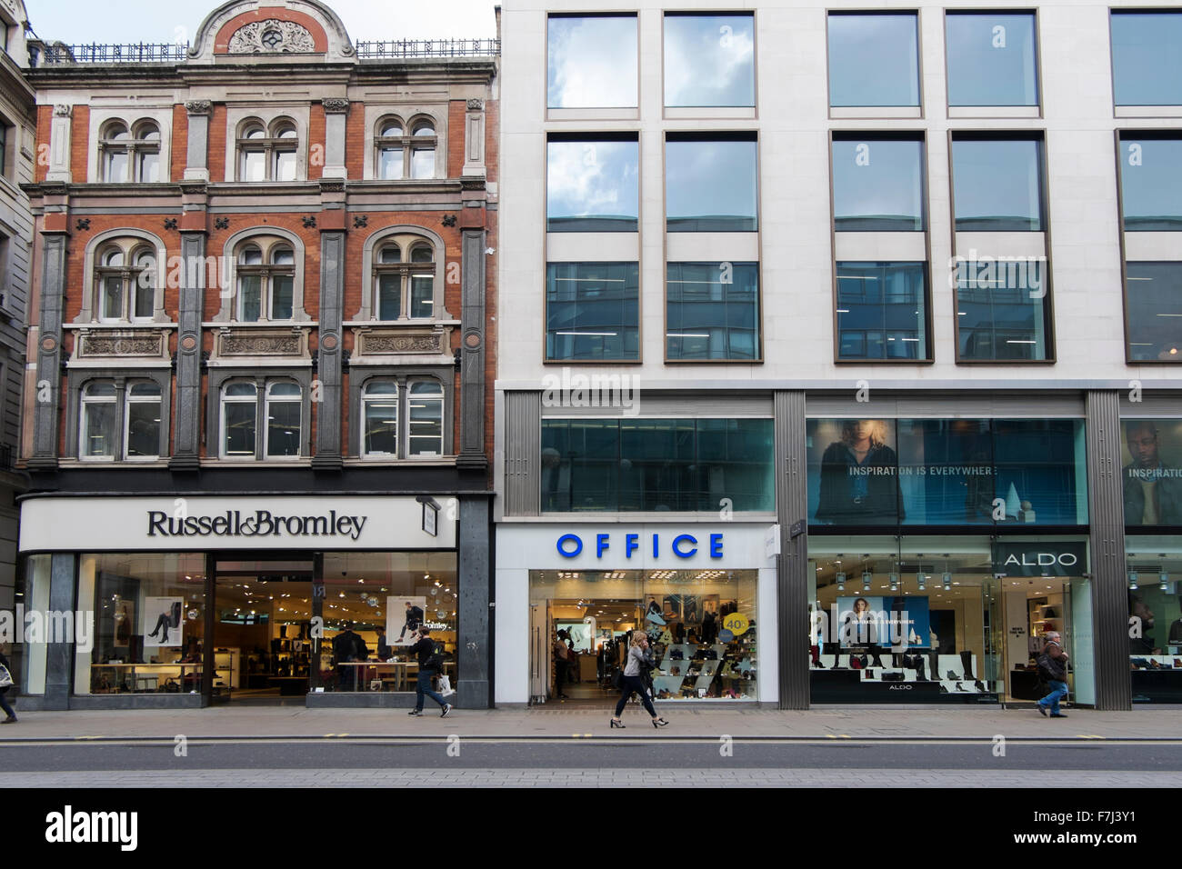 Russell e bromley, ufficio e aldo negozi di scarpe in oxford street a  Londra, Inghilterra, Regno Unito Foto stock - Alamy