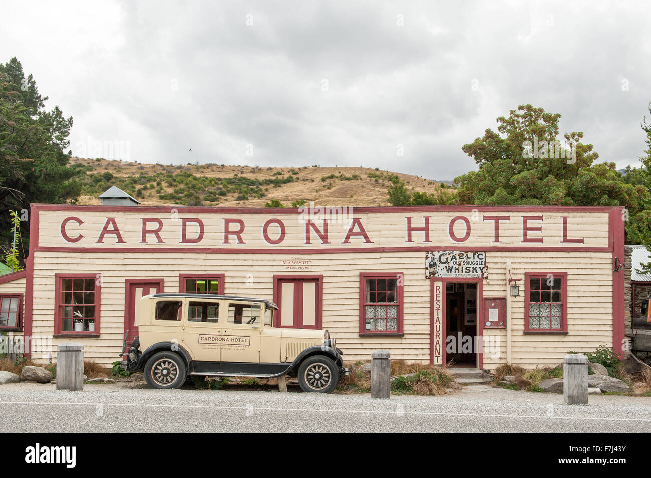 Vintage Cardrona Hotel in scenic Cardrona, Central Otago, South Island, in Nuova Zelanda. Foto Stock