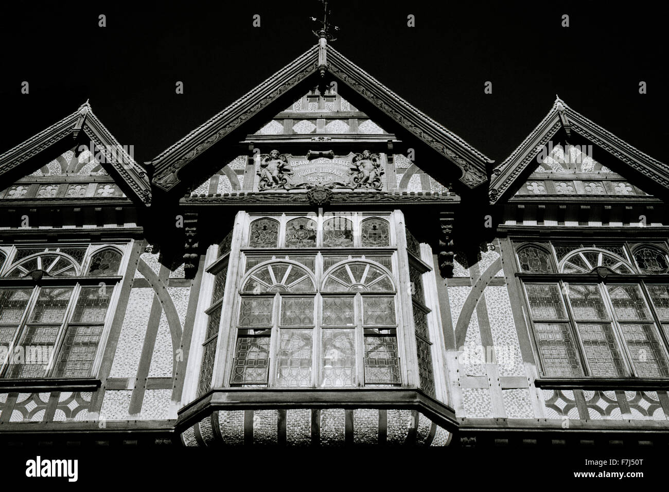 Architettura medievale l'Istituto Beaney Public Library e il Museo d'Arte di Canterbury nel Kent in Inghilterra in Gran Bretagna nel Regno Unito. Foto Stock