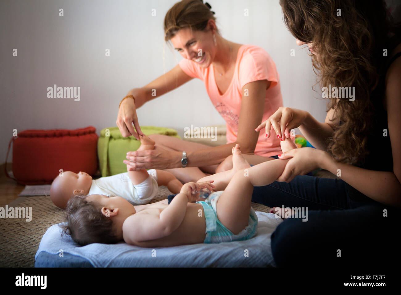 Bambino di essere massaggiato Foto Stock