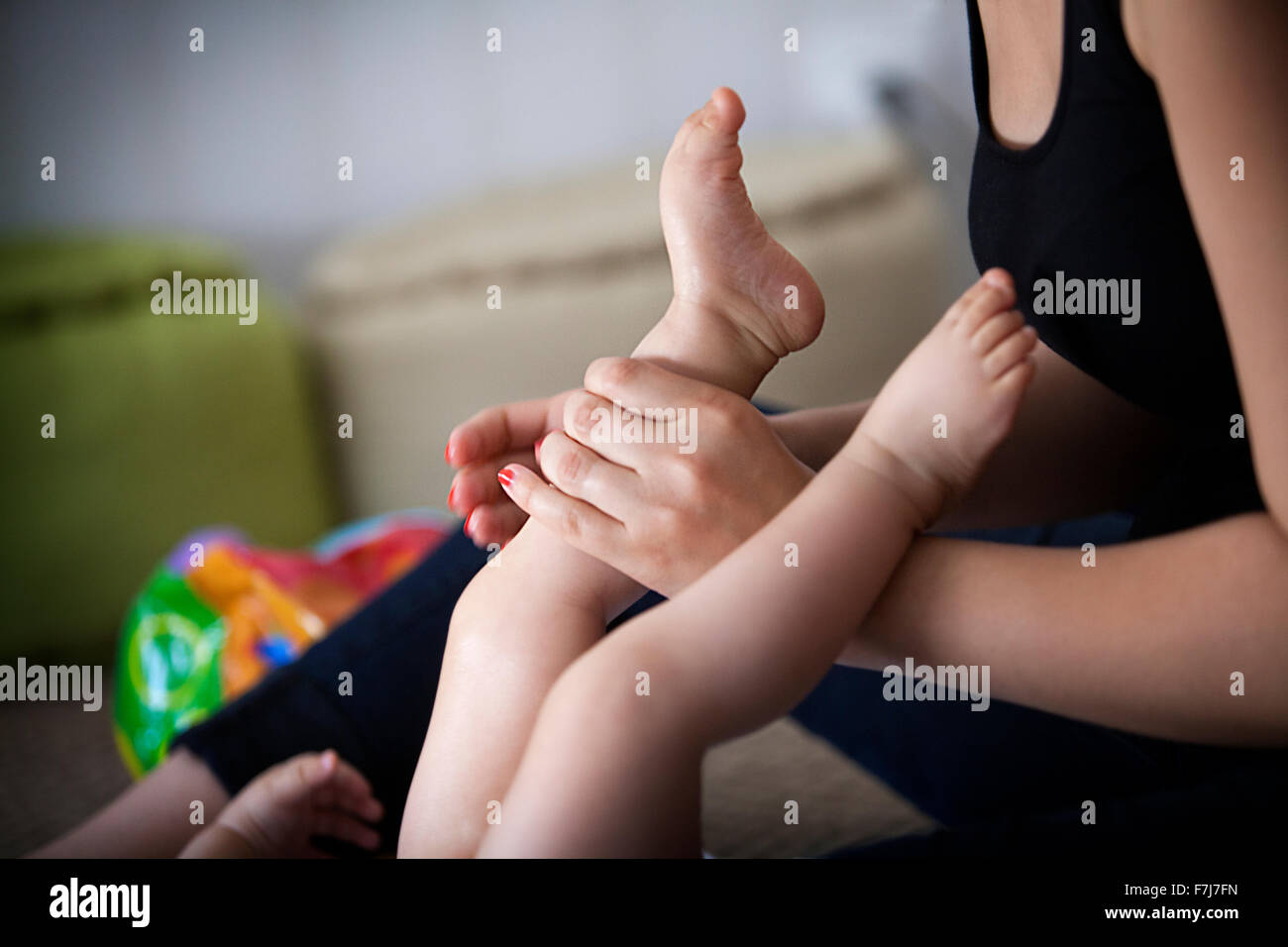 Bambino di essere massaggiato Foto Stock