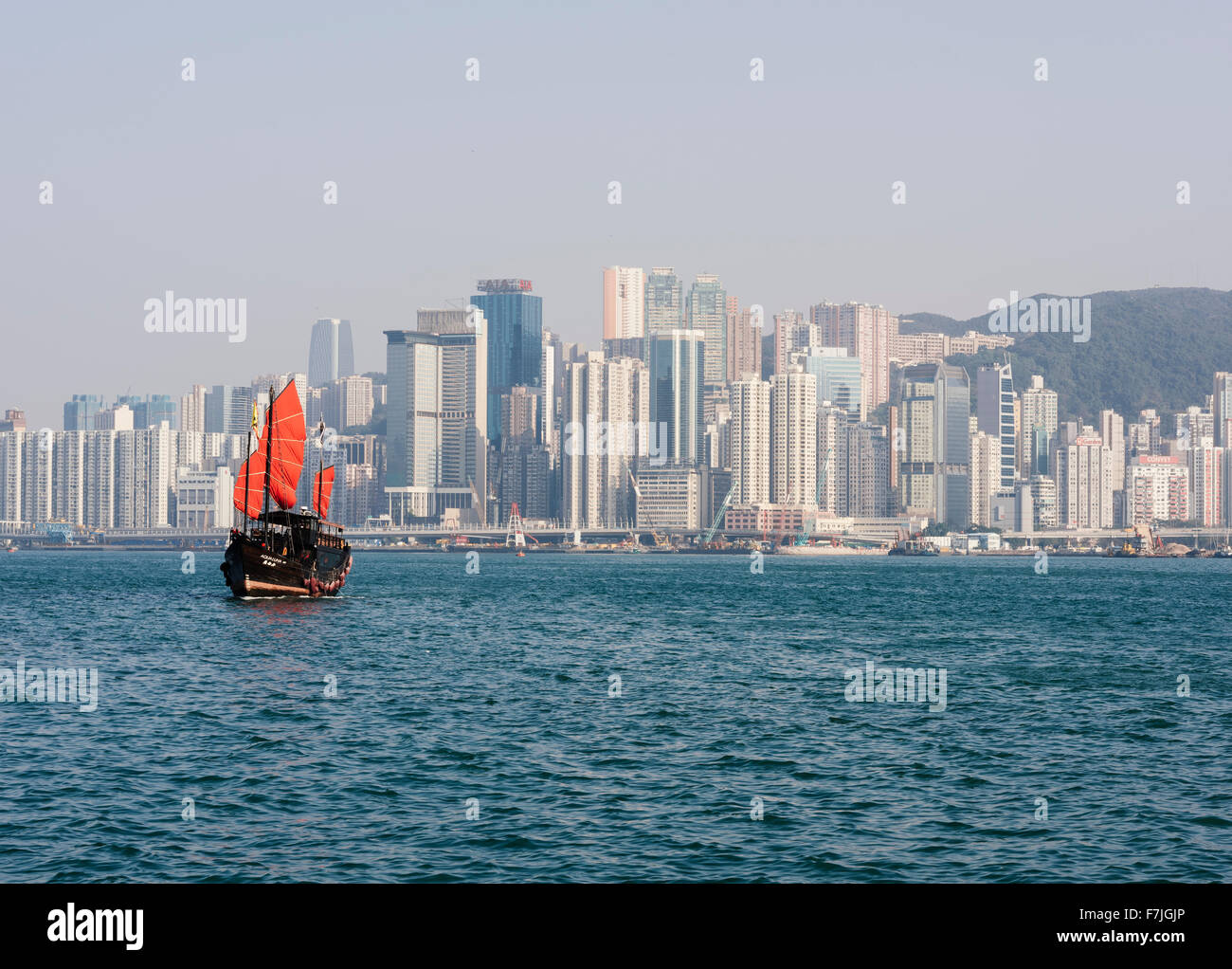 Tradizionale Giunca Cinese a vela nel porto di Hong Kong, Hong Kong, Cina Foto Stock