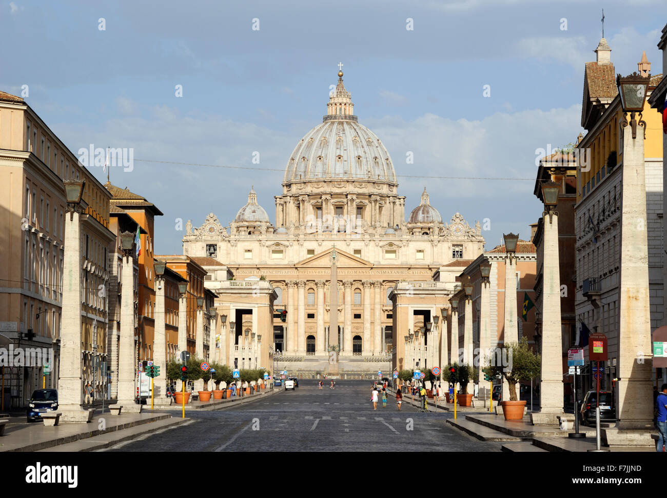 Italia, Roma, via della conciliazione e basilica di San Pietro Foto Stock