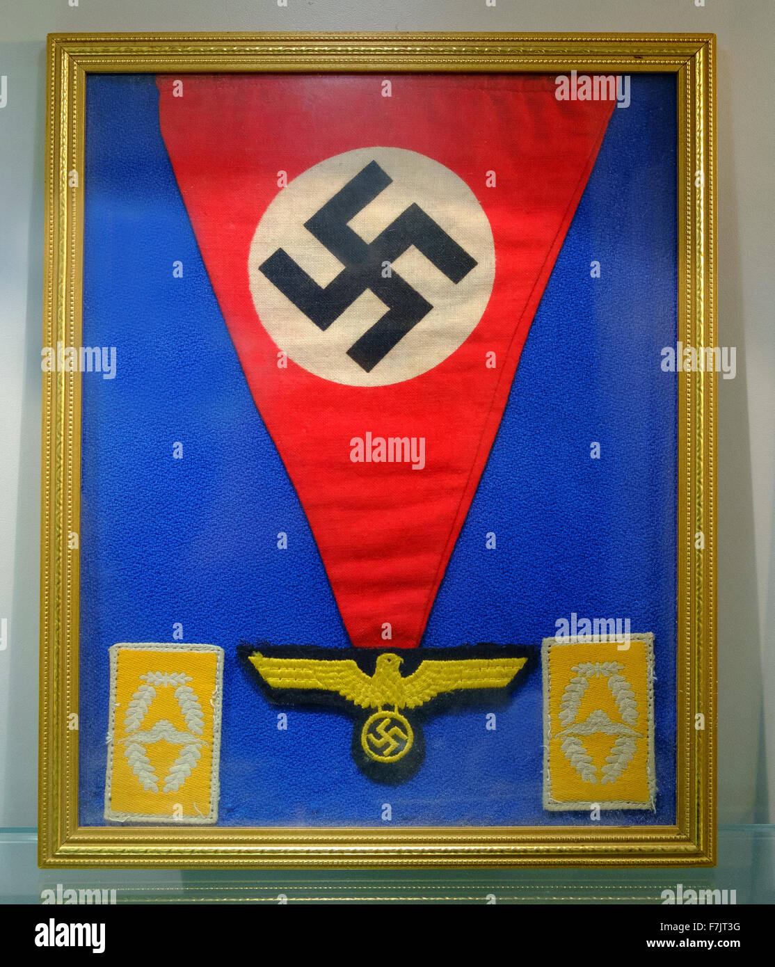 Nazi svastica bandiera pennant aquila simbolo di badge Foto Stock