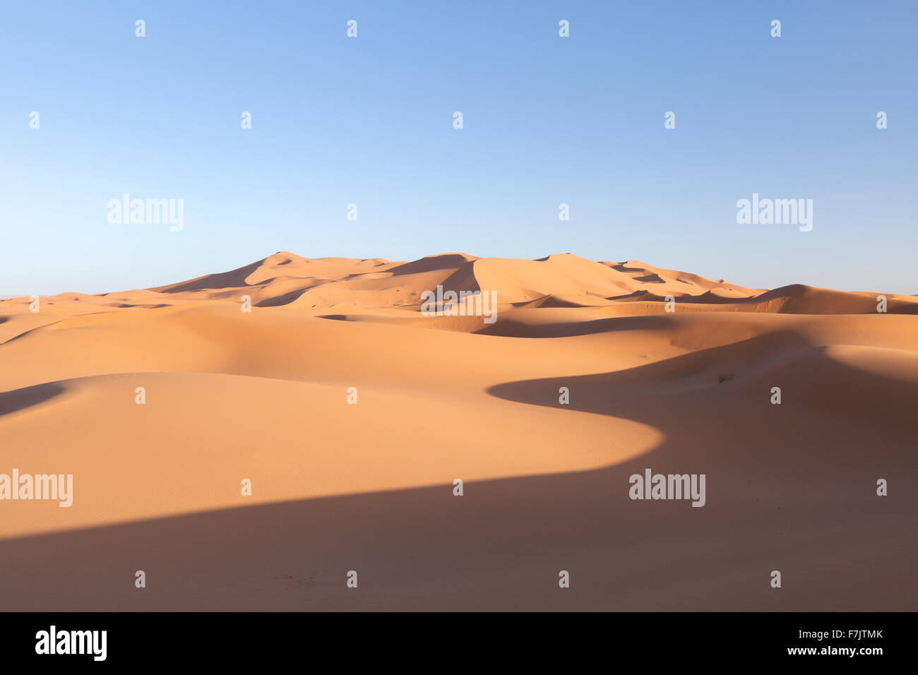 Le dune di sabbia, Erg Chebbi, Merzouga, deserto del Sahara, Marocco Foto Stock