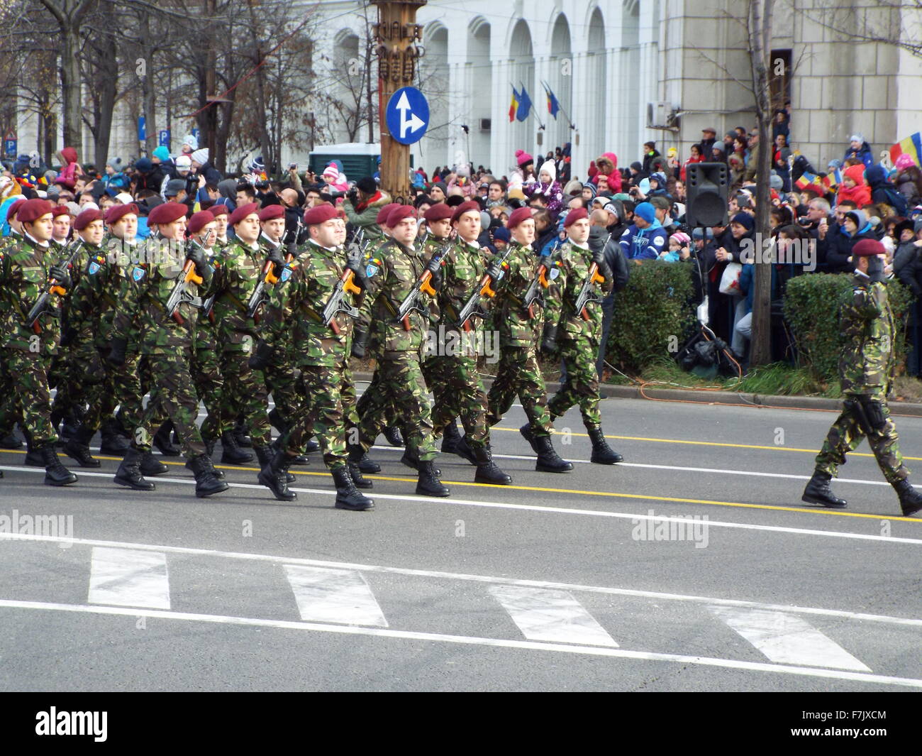 Bucarest, Romania. Il 1 dicembre del 2015. Parata militare a Bucarest in Romania della Giornata Nazionale. Il 1 dicembre 2015. Credito: Paolo Hristea/Alamy Live News Foto Stock