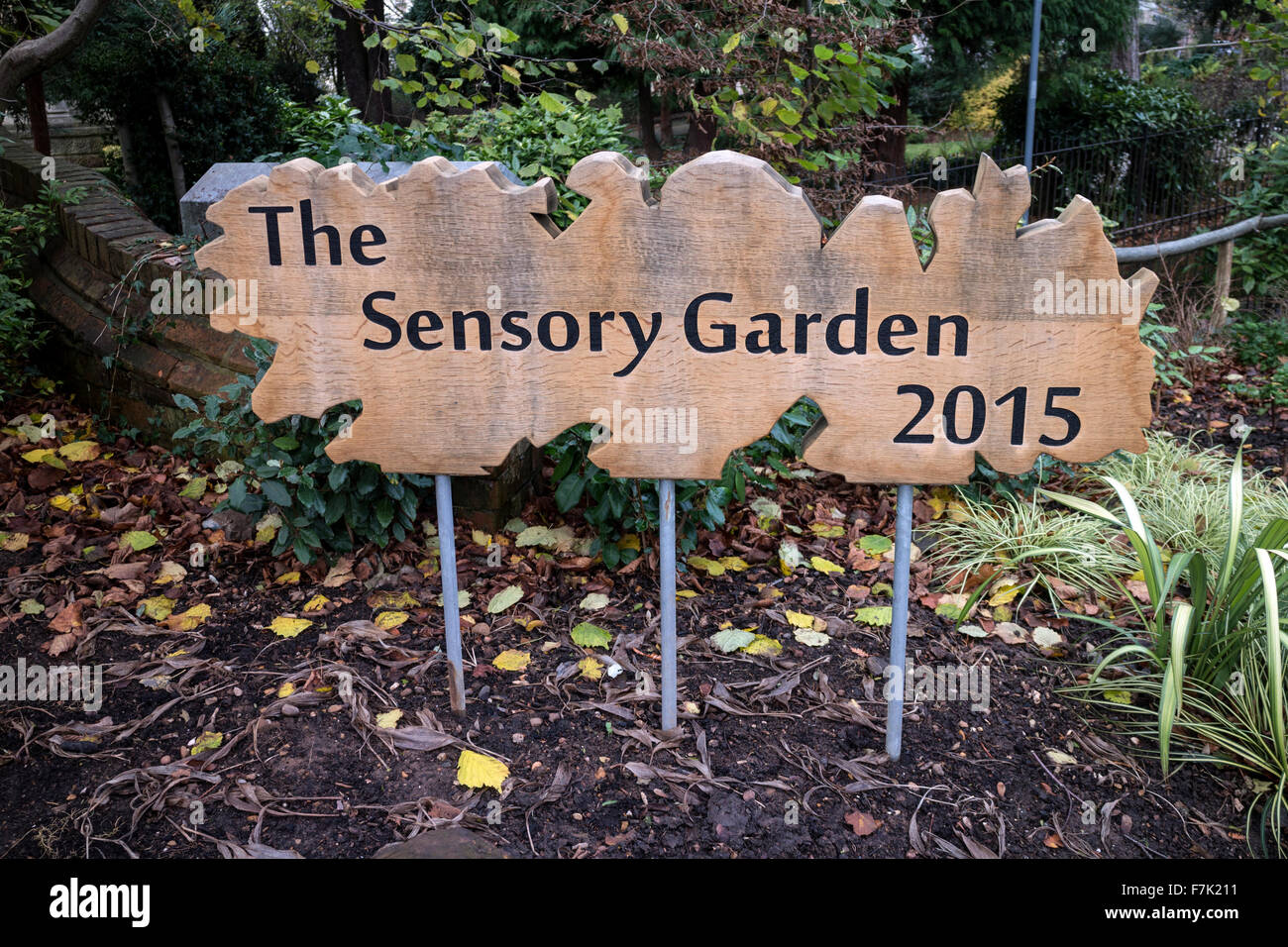 Il Giardino Sensoriale segno, Jephson Gardens, Leamington Spa, Regno Unito Foto Stock