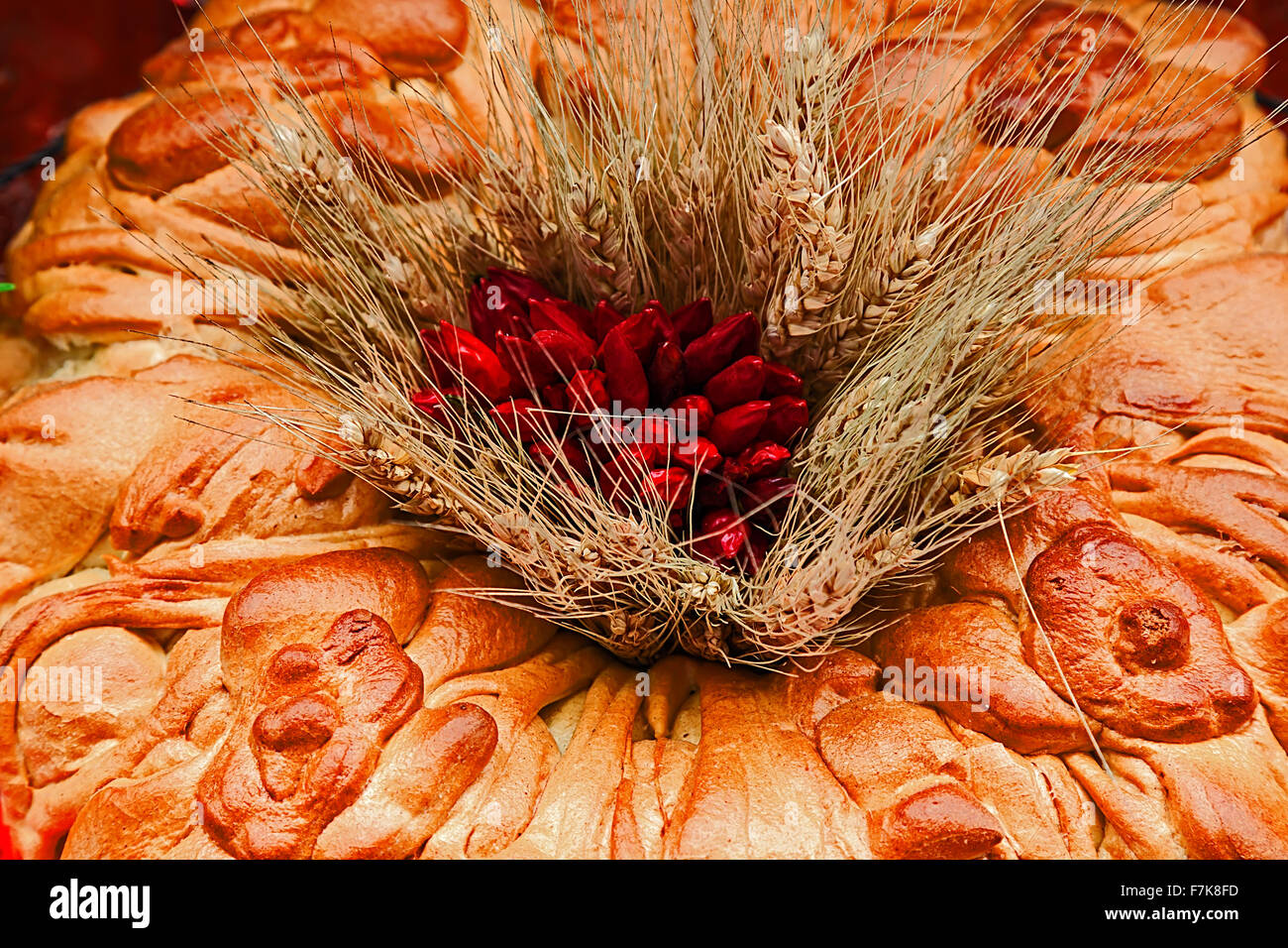 Pane tradizionale e decorazioni di Maramures area, Romania, disposti a tempo di Natale. Foto Stock