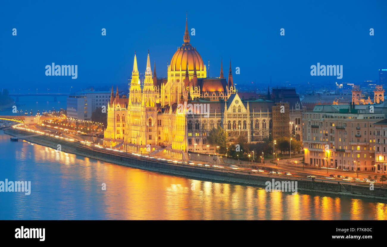 Budapest - Vista sul Palazzo del Parlamento, il fiume Danubio, Budapest, Ungheria Foto Stock