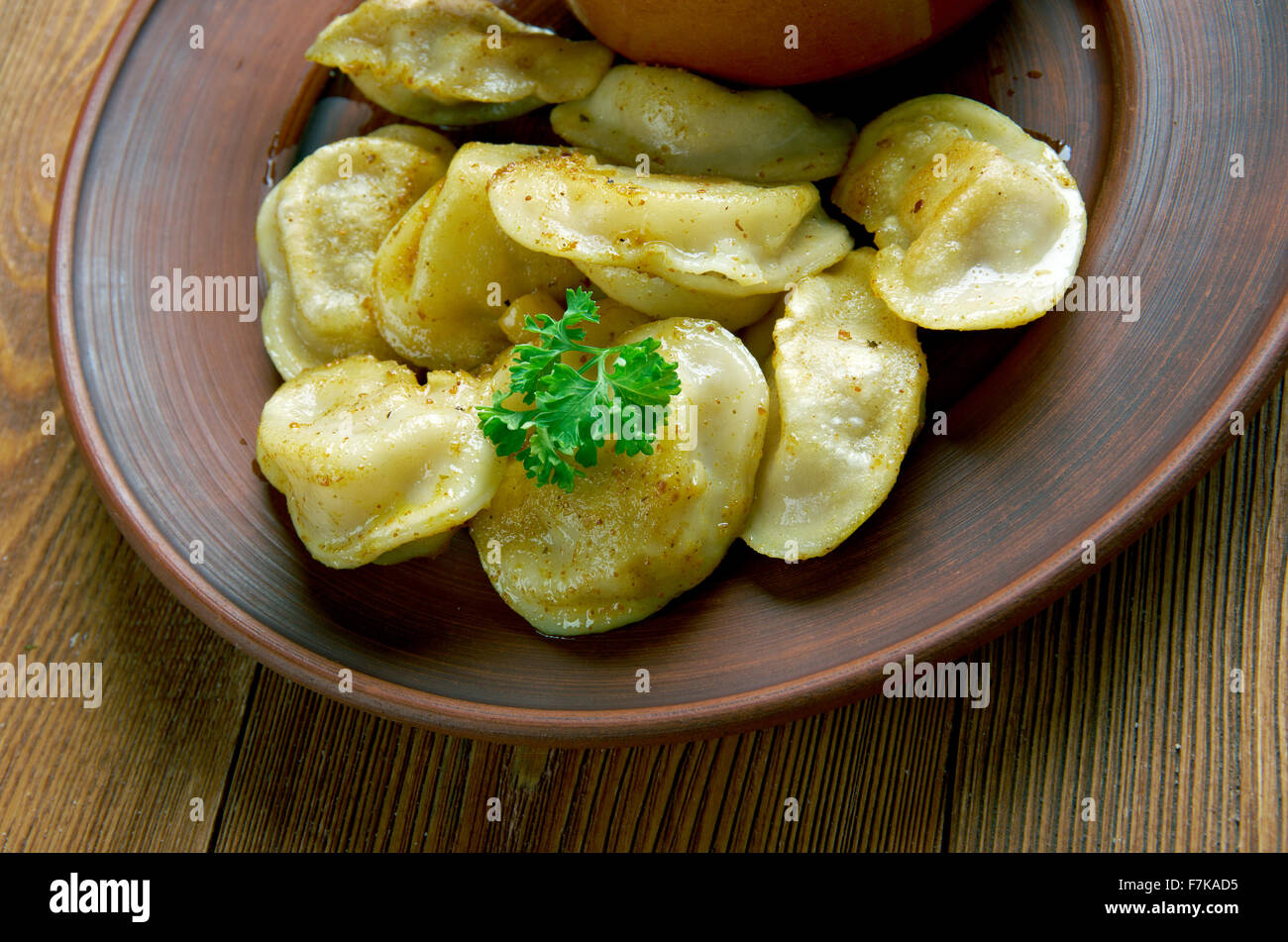 Ravioli di tostato - impanata deep-Ravioli fritti.cucina italo-americano Foto Stock