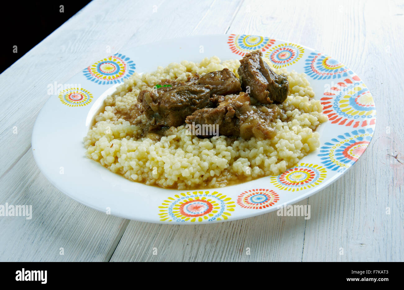Kusksu - Libyan cuscus piccante con manzo e verdure.Cucina Libanese Foto Stock