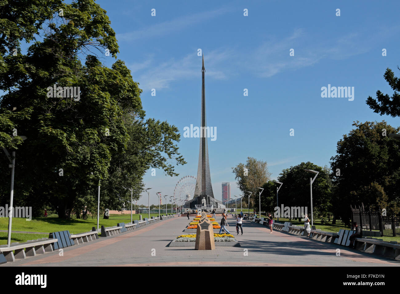 Il Monumento ai conquistatori di spazio a Mosca, in Russia. Foto Stock