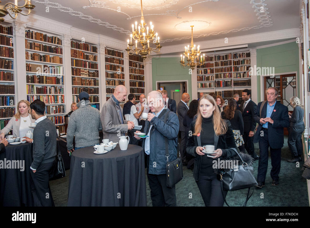 Londra Regno Unito il 1 dicembre 2015. Eminenti studiosi e scienziati parlano al 'Come cambiare il mondo' una giornata di conferenza alla Royal Institution, Londra W1. Organizzata dalla "come accademia www.howtoacademy.com e fondatore John Gordon. Foto Stock